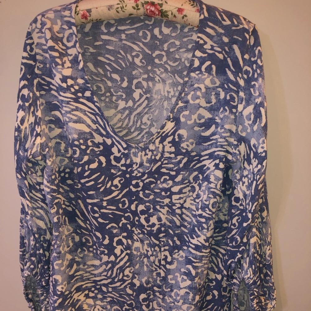 Fun v neck blouse.  Blue cheetah